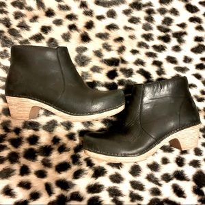Dansko Black Leather Ankle Booties ⚫️ Size 36 / 6